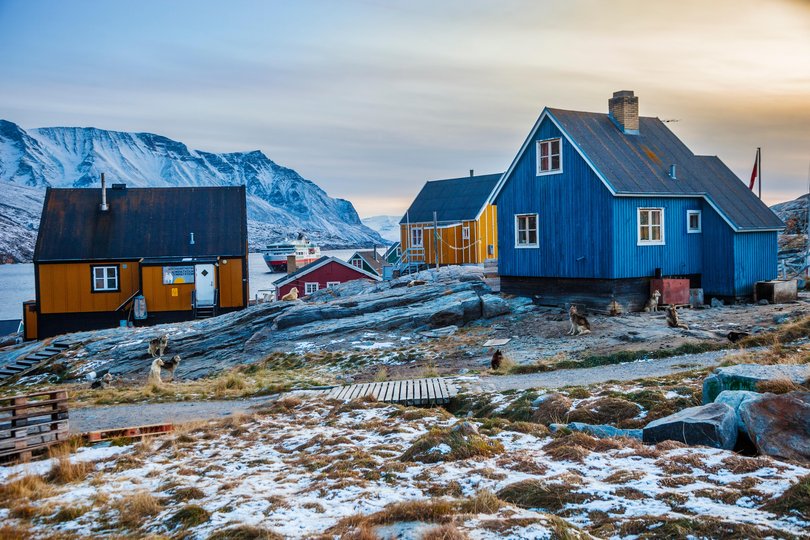 An Inuit village in the region of Inussulik Bay.