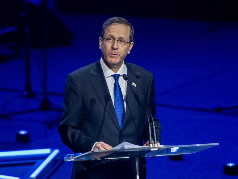 Isaac Herzog speaking to the Sydney community at An Evening of Light & Solidarity event, during his state visit to Australia