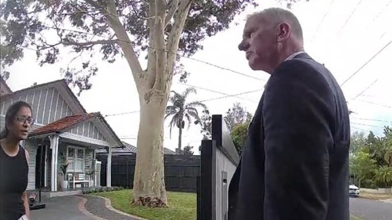 Bayside real estate agent sacked after abusing young mum over leaf blower