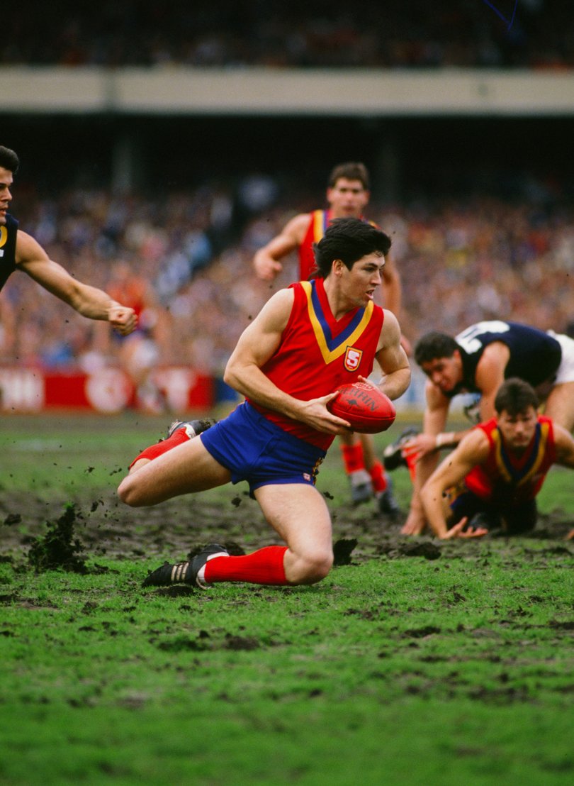 Stephen Kernahan of South Australia in action during the 1989 VFL State of Origin match.