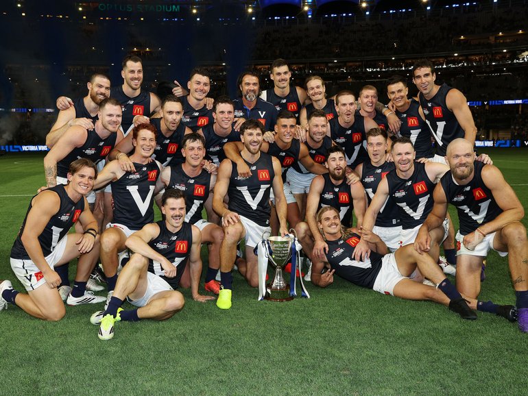 The winning Victorian team.