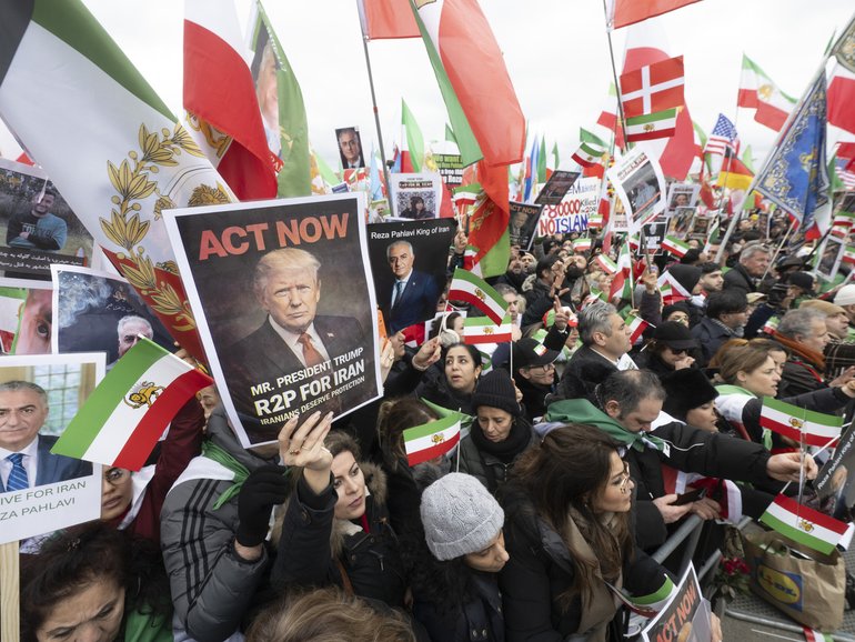 Global demonstrations have erupted as protesters demand an end to Iran’s current leadership, as tensions rise ahead of renewed nuclear talks.