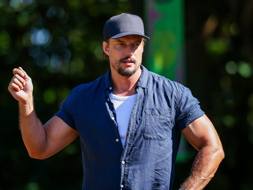 Survivor: Redemption sees ex-winner David Genet step in to host.