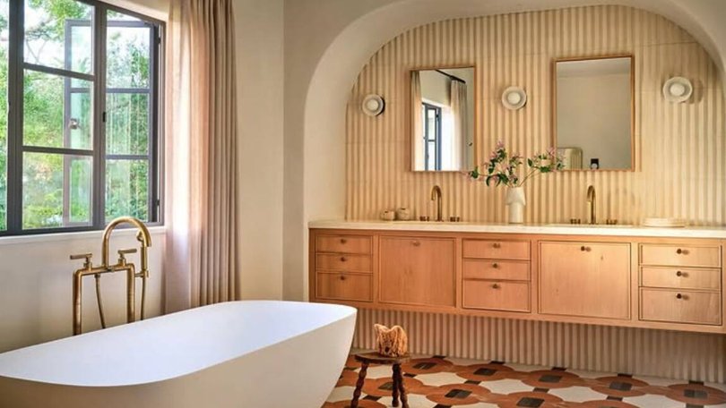 One of the bathrooms. Pic: Instagram/mandymooremm.