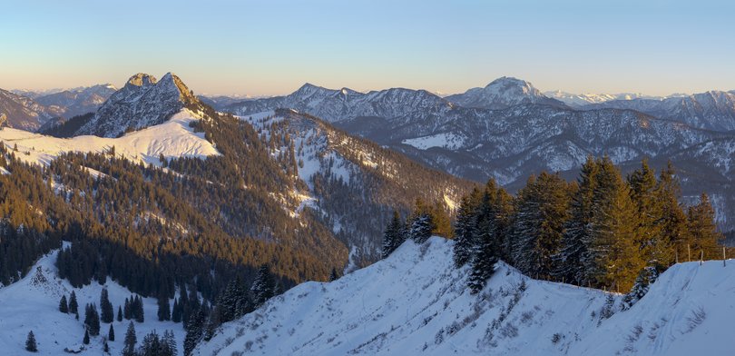 View towards Karwendel and the austrian central alps. View from mount Schoenberg near Lenggries in the bavarian alps during winter. Germany, Bavaria. (Photo by: Martin Zwick/REDA/Universal Images Group via Getty Images)