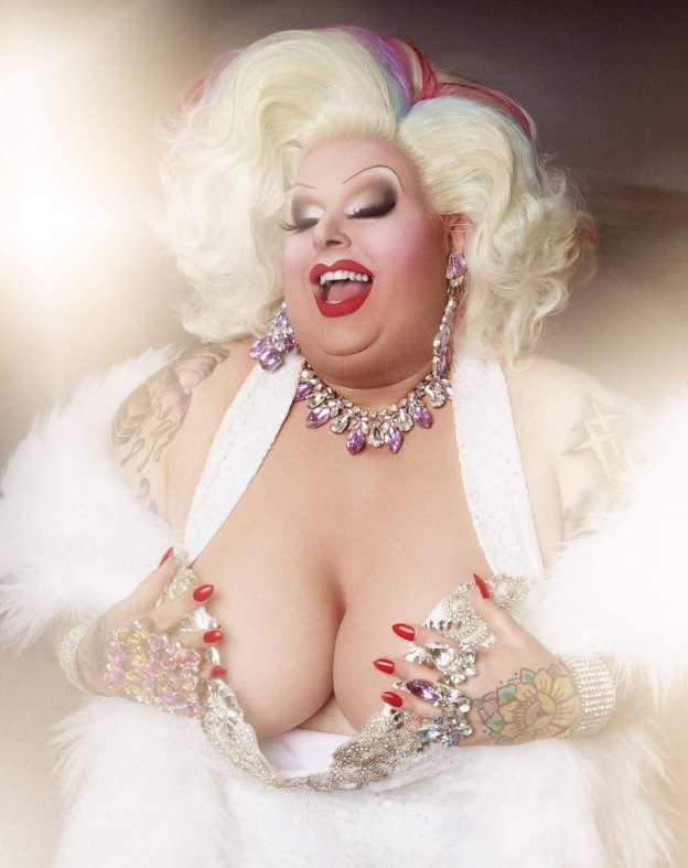 Maxi, also known as Kristopher Elliot, was famed for performing at the closing ceremony of the 2000 Sydney Olympics, as well as competing on the first ever season of RuPaul’s Drag Race Down Under in 2021.