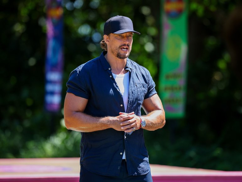 David Genat has not ben welcomed into his new hosting gig by all Survivor fans.