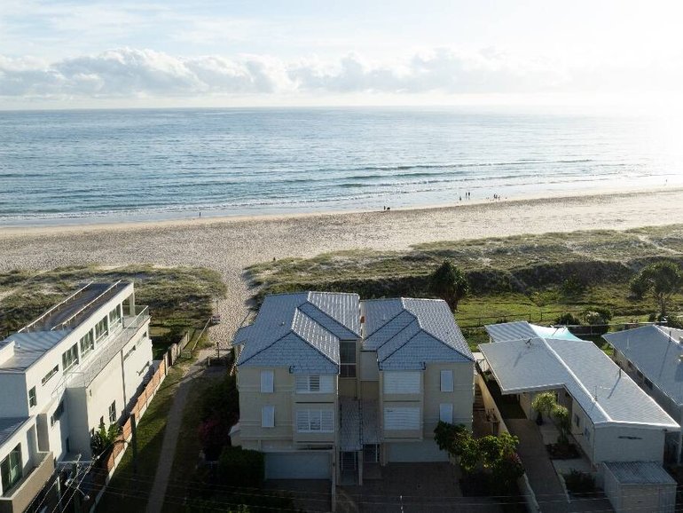 Mr Stokes had previously lodged plans in June 2021 to build a nine level, 13 apartment complex. Pic: Graya.