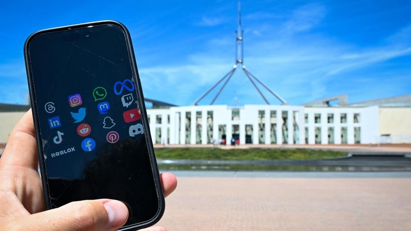 An online watchdog will report on the impact of a world-first social media ban. (Lukas Coch/AAP PHOTOS)