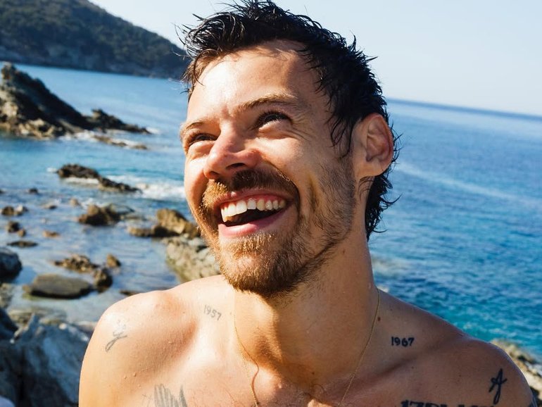 Fans are in meltdown after Fred again.. played an unreleased Harry Styles track during a London set.