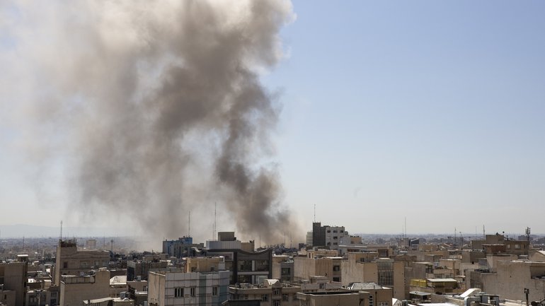 Smoke rises after coordinated U.S. and Israeli airstrikes in Tehran, Iran, on Sunday, March 1, 2026, as joint military operations hit targets in the capital. (Arash Khamooshi/The New York Times)