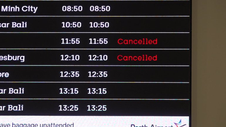 Australians stranded in the Middle East because of flight cancellations and airspace closures will probably find it fastest to rely on commercial flights resuming to get home, the Government says.