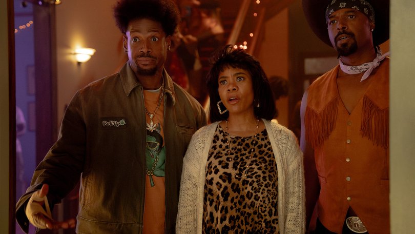 Marlon Wayans plays Shorty, Regina Hall plays Brenda and Shawn Wayans plays Ray in Scary Movie.