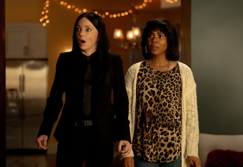 Anna Faris plays Cindy and Regina Hall plays Brenda in Scary Movie.
