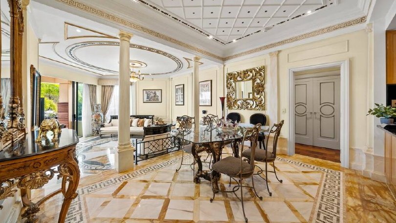 94 Seaworld Drive, Main Beach, QLD 4217