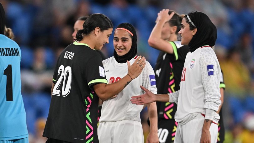 Sam Kerr salutes Iran opponents Sara Didar and Golnoosh Khosravi after Australia's Asian Cup match. (Dave Hunt/AAP PHOTOS)