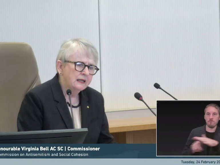 A leading Australian intelligence expert says foreign officials should appear before a Royal Commission into the Bondi Beach terror attack. 