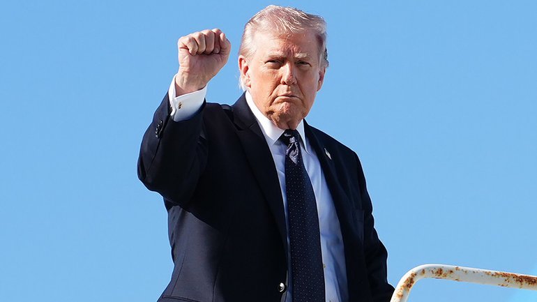 President Donald Trump holds up a fist as he boards Air Force One at Palm Beach International Airport in West Palm Beach, Fla., on Sunday, March 1, 2026. A day after a joint U.S.-Israeli military operation unleashed a bombing wave across Iran and killed Iran's supreme leader, the attacks intensified on Sunday by land and sea. (Eric Lee/The New York Times)