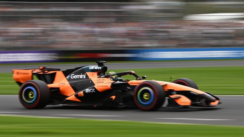 Oscar Piastri has crashed on his out-lap before the main event at Albert Park. (Joel Carrett/AAP PHOTOS)