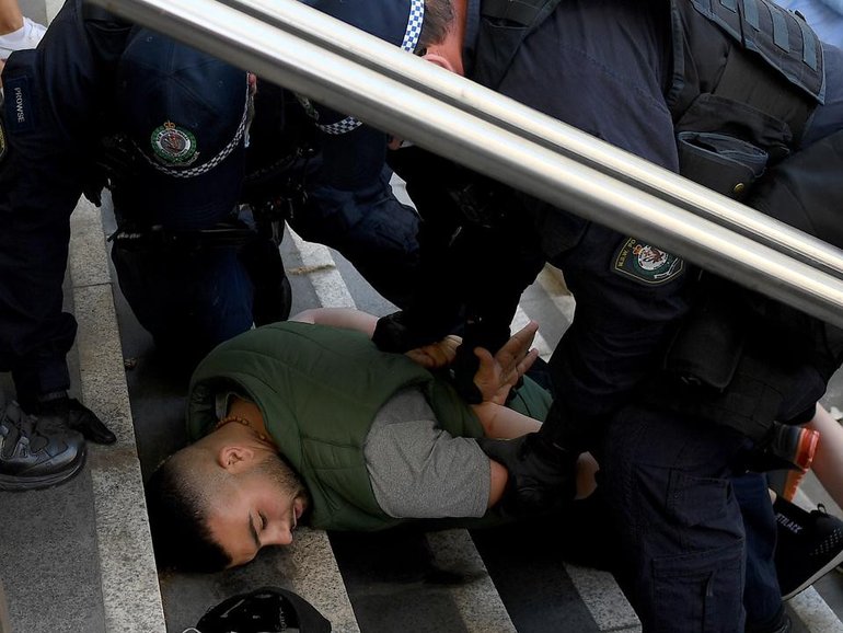 The NSW government was advised post-Bondi that heavy-handed enforcement could alienate communities. (Dan Himbrechts/AAP PHOTOS)