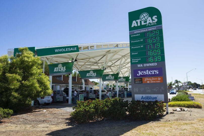 Pictures of Atlas Petrol Station at the corner of Fauntleroy Avenue and Great Eastern Highway in Ascot, Perth.