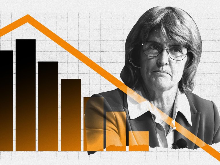 Business confidence has slipped back into negative territory following the RBA’s rake hike last month.