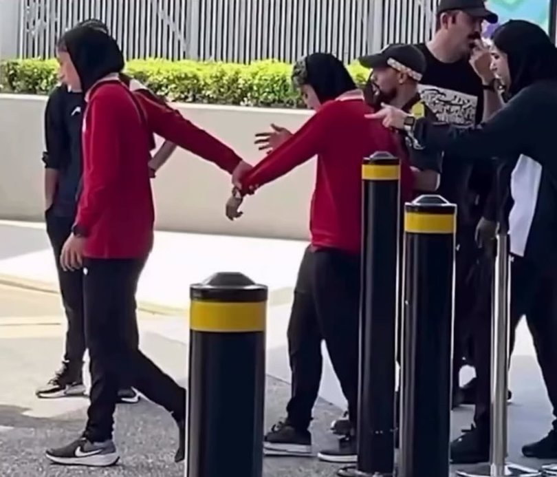 Two more Iranian football players seek asylum in Australia.