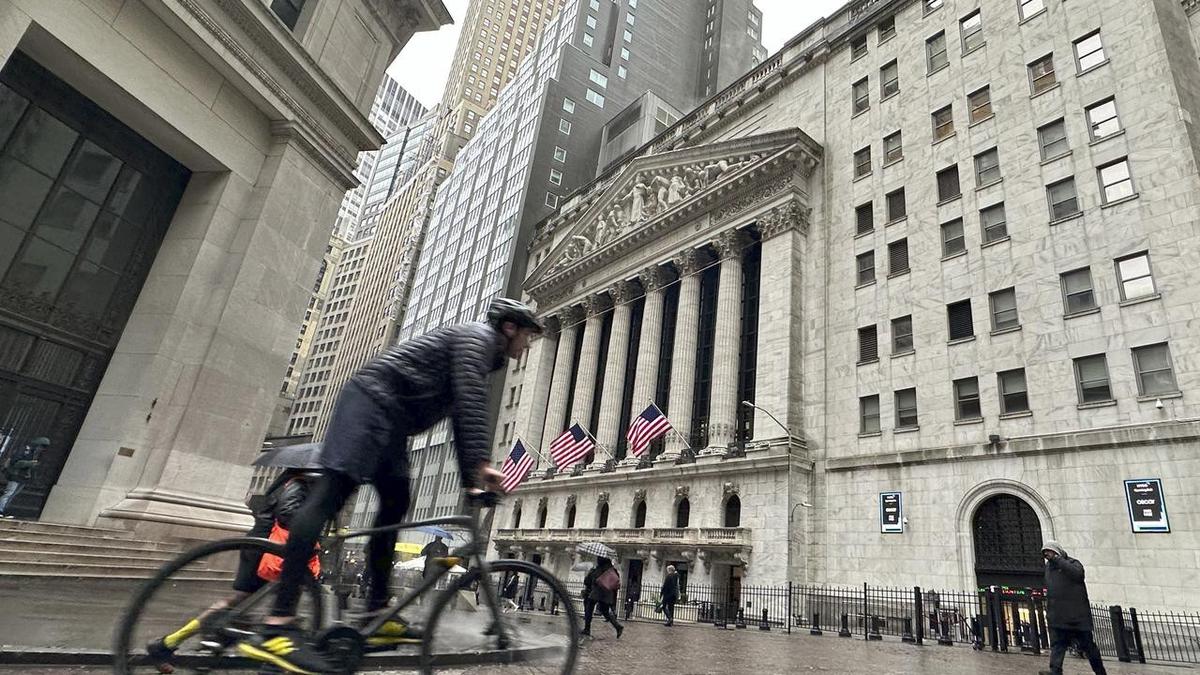 Wall Street closes lower as US-Israel-Iran war fuels inflation worries