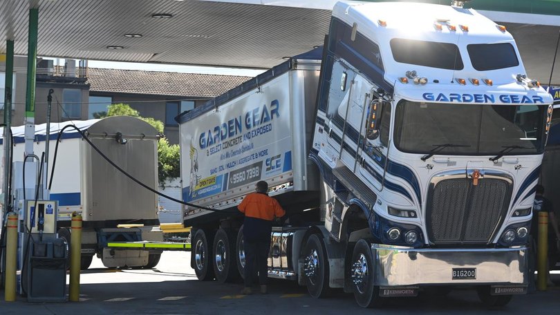 Fuel has been running short in regional areas, prompting calls for supply to be rationed in cities. (Lukas Coch/AAP PHOTOS)