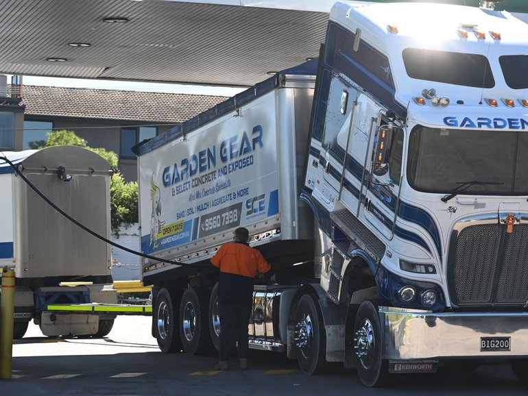 Fuel has been running short in regional areas, prompting calls for supply to be rationed in cities. (Lukas Coch/AAP PHOTOS)