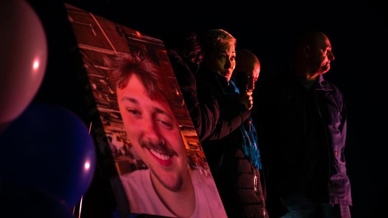Aidan Becker's family spoke at a candlelight vigil for the slain off-duty security guard. (Jay Kogler/AAP PHOTOS)