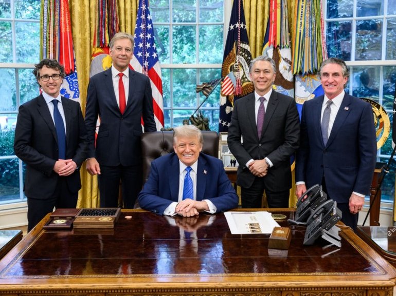 US President Donald Trump and Secretary of the Interior Doug Burgum together with Rio Tinto CEO, Jakob Stausholm, incoming CEO Simon Trott and BHP chief Mike Henry.