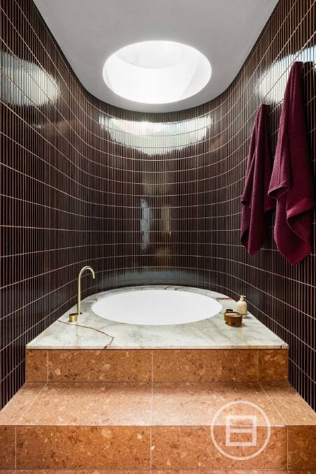 The beautiful circular bath. Pic: Whitefox.