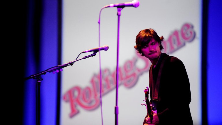 Powderfinger's Darren Middleton wants Australian acts to headline the grand final entertainment. 