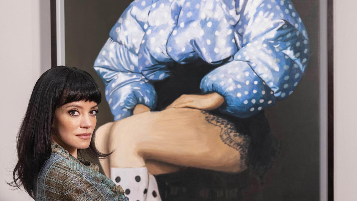 Lily Allen’s West End Girl cover painted by Nieves Gonzalez now hanging in London’s National Portrait Gallery Lily Allen’s West End Girl cover painted by Nieves Gonzalez now hanging in London’s National Portrait Gallery