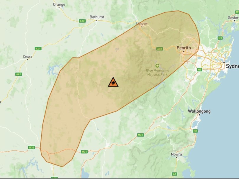 The NSW SES have urged people in affected areas to stay inside. 
