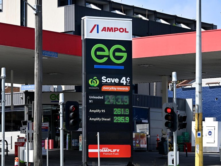 A union has called for a working-from-home mandate for its members as petrol prices soar NewsWire / Andrew Henshaw