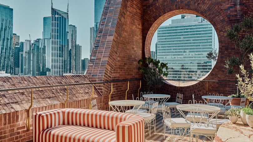 There’s something of a movie-set feel about Hyde Melbourne Place. Many of the guests seem like characters, made up by artists, dressed by wardrobe, playing the parts of well-heeled tourists. 