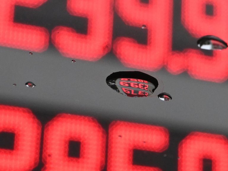 As long as oil prices remain very elevated, there will be increased pressures on many businesses. (Lukas Coch/AAP PHOTOS)