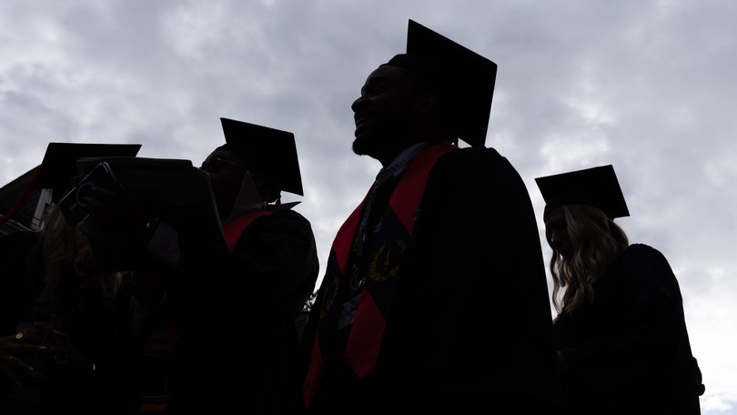 College students have intense anxiety about starting a career. This time they have reason to worry —this is the worst spring for young degree holders since the depths of the pandemic.