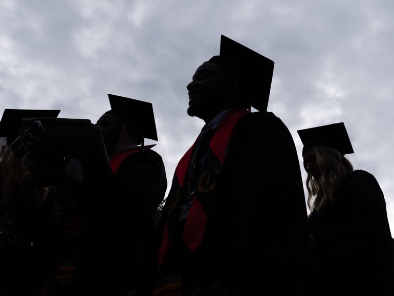 College students have intense anxiety about starting a career. This time they have reason to worry —this is the worst spring for young degree holders since the depths of the pandemic.