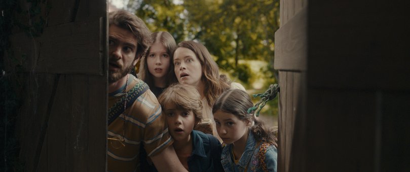 The Thompson family in The Magic Faraway Tree, including mum and dad played by Claire Foy and Andrew Garfield.