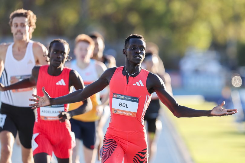 Peter Bol wins the 800m at the Perth Track Classic