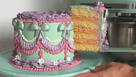 Katherine decorated this Lemon Sponge with Swiss Meringue Buttercream. 