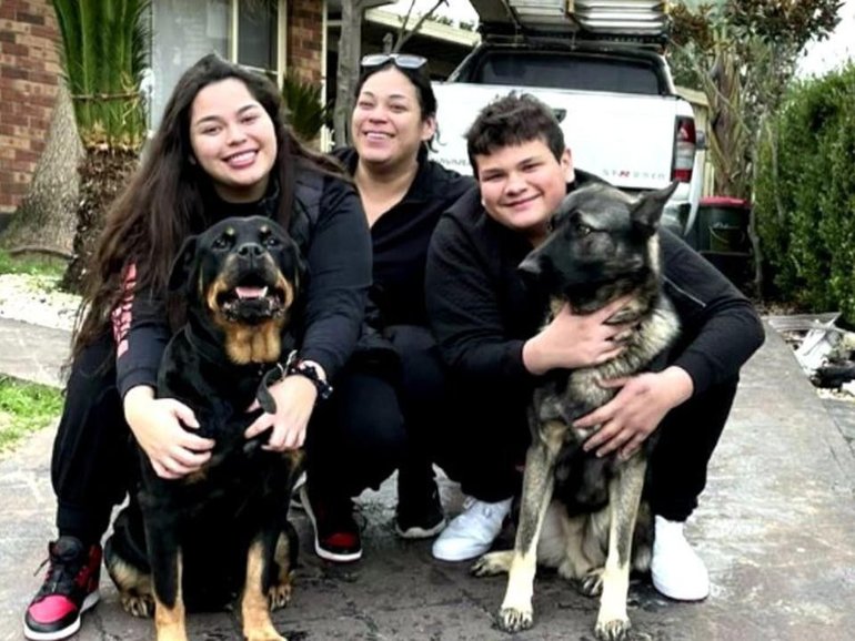 Alina Kauffman (left) and Ernesto Salazar (right) with their mother Angelina Kauffman (centre). Supplied.