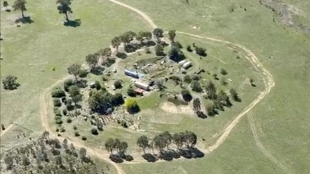 Where was Dezi Freeman shot? First pictures of hideout where Porepunkah cop  killer refused to surrender | The Nightly