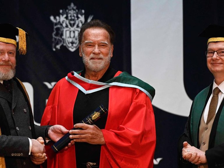 "The early birds get the worm," Arnold Schwarzenegger has told students at a Belfast university. (EPA PHOTO)