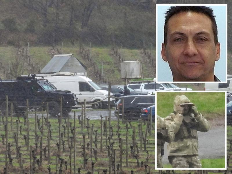 More than 500 personnel have been utilised in the search for Dezi Freeman following the murder of two police. (Simon Dallinger/AAP PHOTOS)