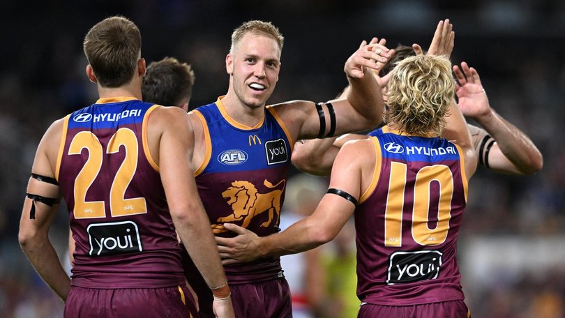 Oscar Allen (centre) has overcome plenty during his AFL career and a Magpies challenge is next. (Darren England/AAP PHOTOS)