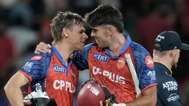 Cooper Connolly (left) and fellow Aussie Xavier Bartlett celebrate Punjab's victory over Gujarat. (AP PHOTO)